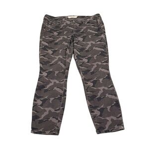 Torrid Women's Jeggings Skinny Jeans Camouflage Grayscale Size 14